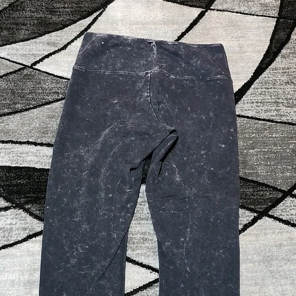VS PINK YOGA ACID WASH BLACK 2019 LEGGINGS - Picture 8 of 11